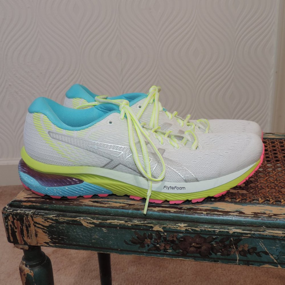ASICS Gel Cumulus 22 White Lite Show womens size 11 1012A945